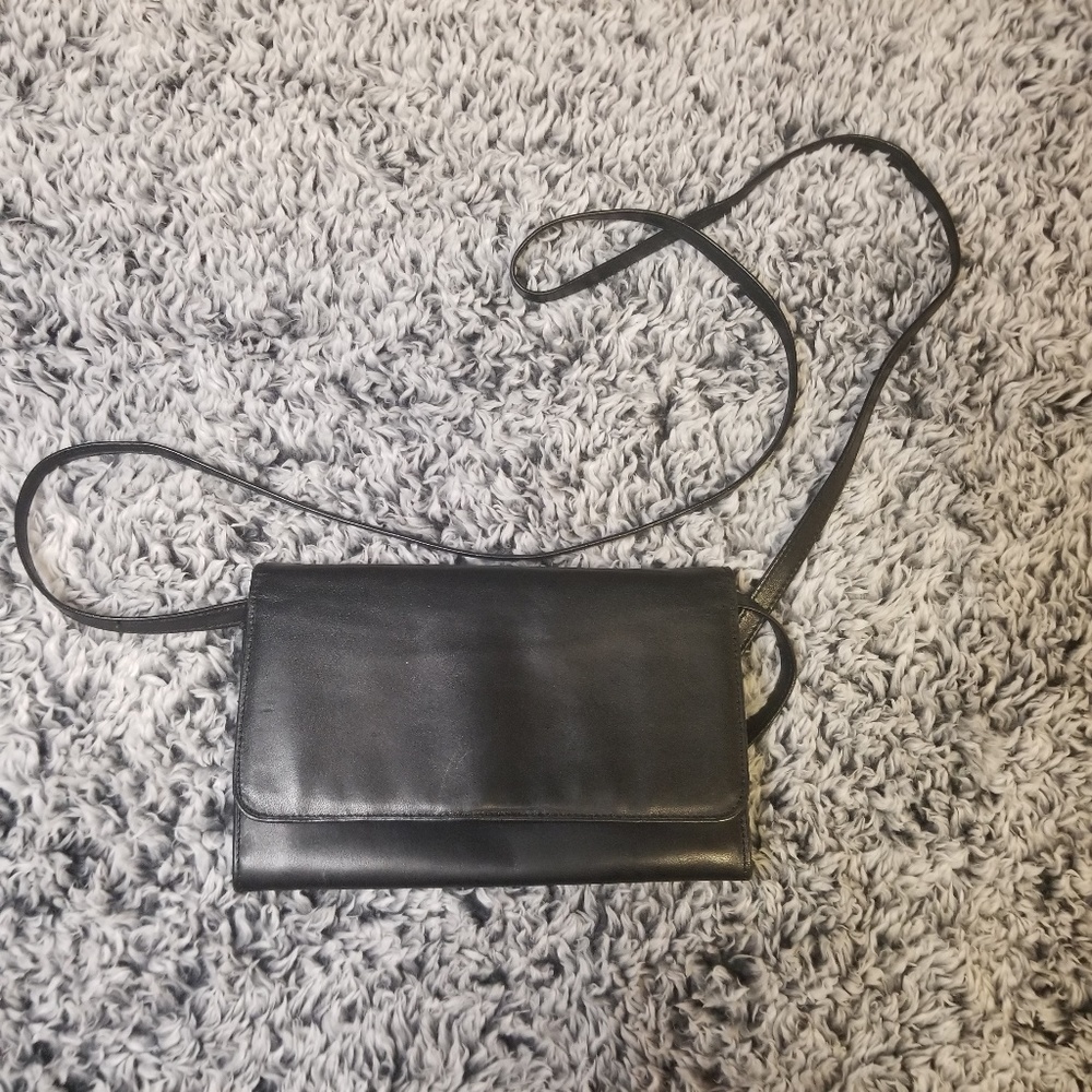 G.H.BASS Black Full Grain Leather Crossbody Purse